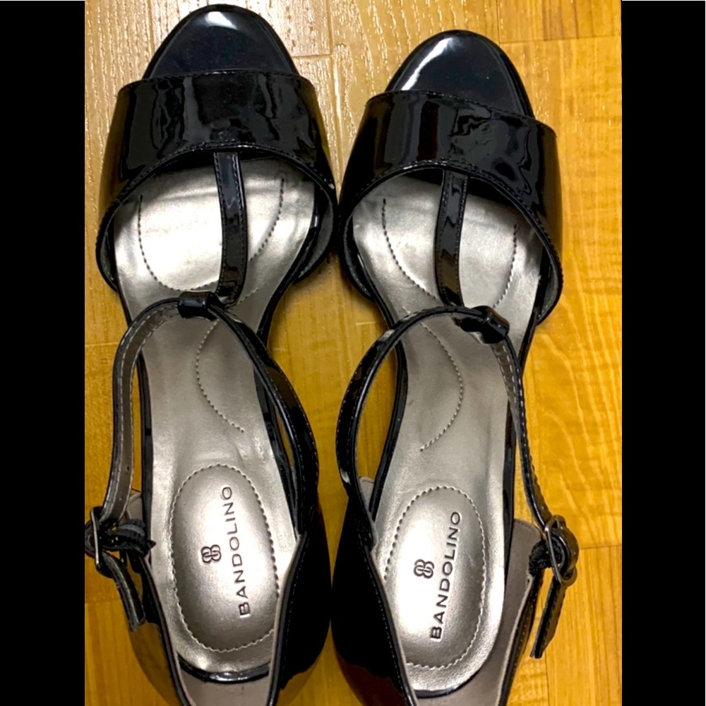 Bandolino T Strap Black Patent Sandals New